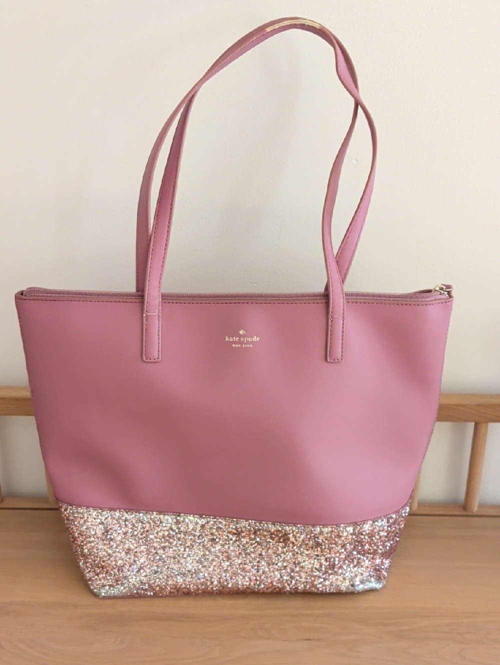 Kate Spade Greta Court glitter  Penny Tote In Dusty Pink